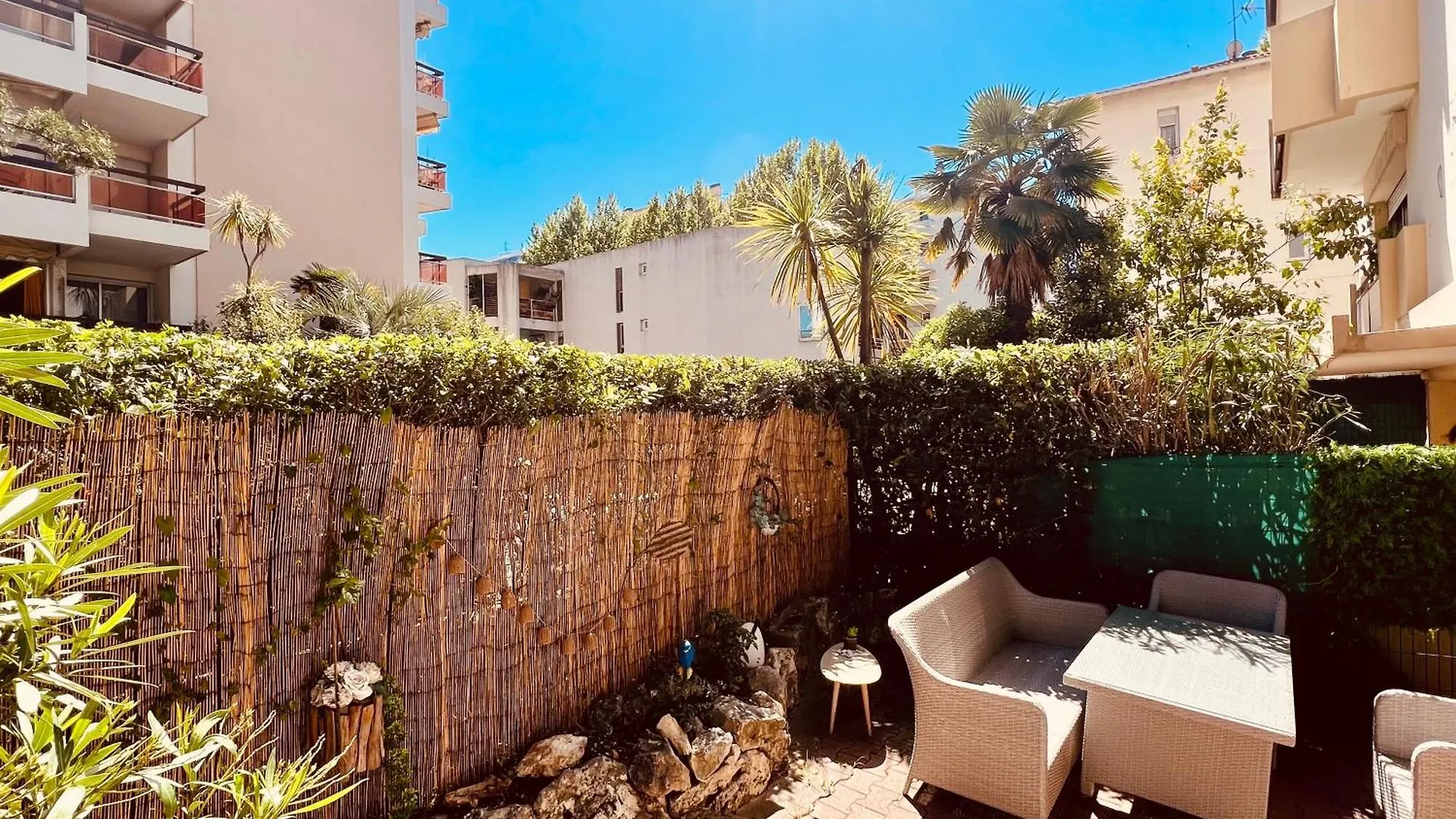 La Beau\'M Juan Les Pins Centre Ville 200M De La Mer Terrasse Et Jardin contacts